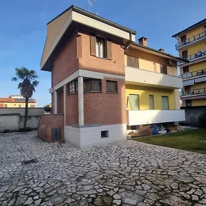 La Torre Di Cry & Cry Appartamento Magenta